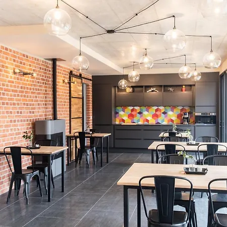 Гостевой дом Au Coeur Du Village 4*