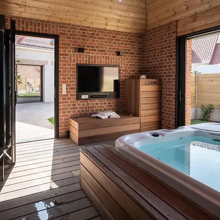 Гостевой дом Au Coeur Du Village 4*