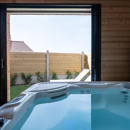 Гостевой дом Au Coeur Du Village 4*