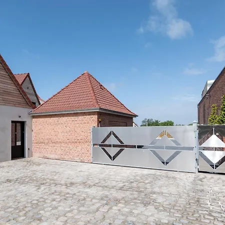 Гостевой дом Au Coeur Du Village 4*