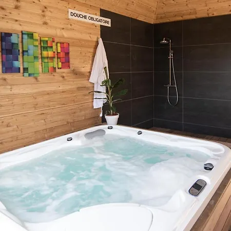 Гостевой дом Au Coeur Du Village 4*